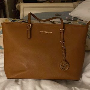 Michael Kors Jet Set Saffiano Leather ZipTop Tote - Tan, Goldtone hardware EUC